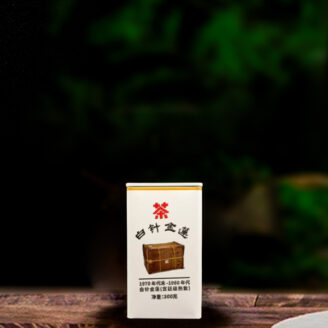 四十六年原料白针金莲300g熟茶g（配一泡同款品鉴装）/46 year old raw material White Needle Golden Lotus 300g ripe tea g (with one cup of the same tasting set)